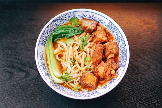 Pork Ribs Noodles (排骨手擀麵)
